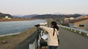 魚野川流量観測の様子