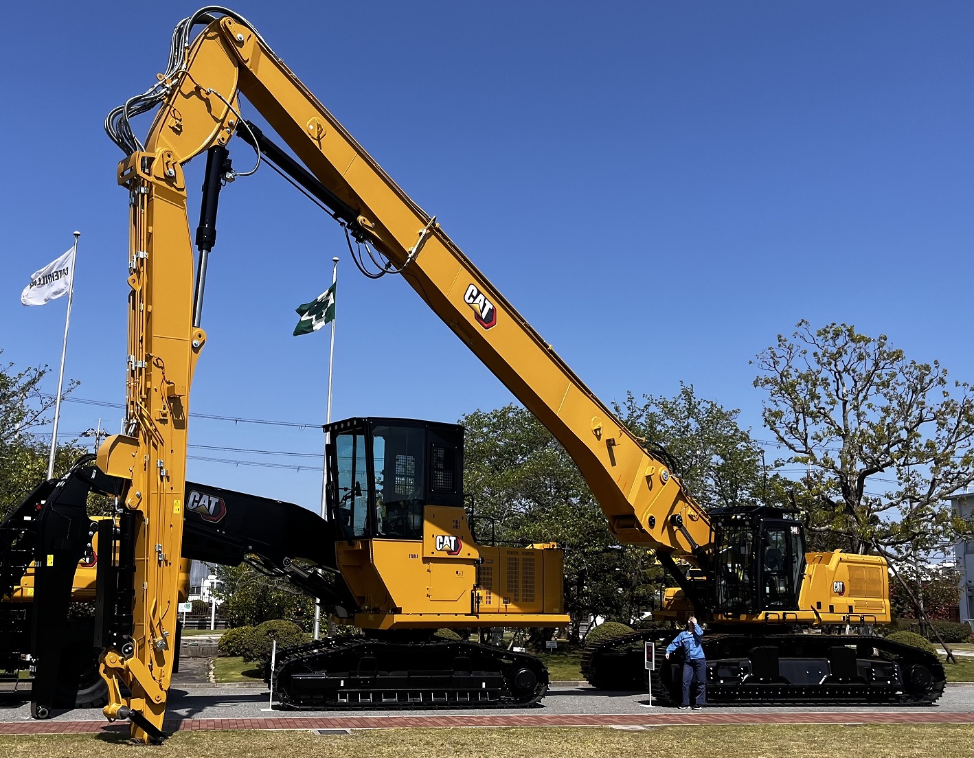 高所解体用の340UHD（Ultra High Demolition）